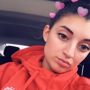 Meet your Posher, Mia